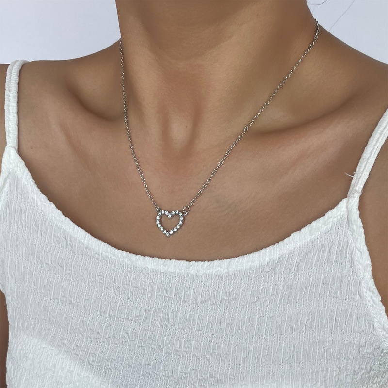 Heart-Shaped Alloy Necklace Wholesale European and American Cross-Border Jewelry Versatile Diamond-Studded Collarbone Chain Women's Wave Chain High-End Neck Chain